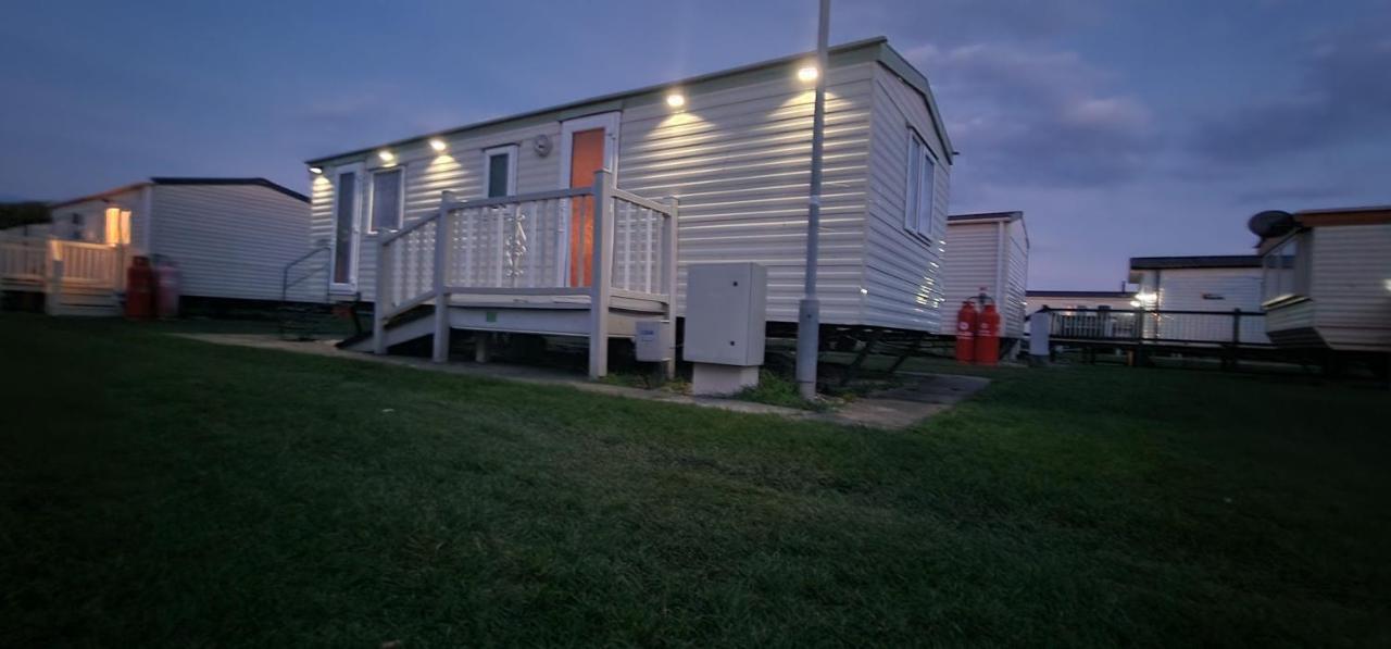 Staycation Coastfields Holiday Park Jg84 Инголдмелс Экстерьер фото
