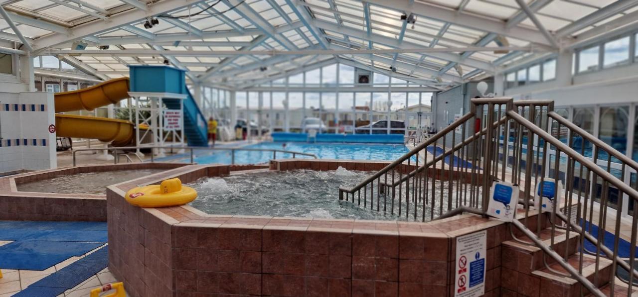 Staycation Coastfields Holiday Park Jg84 Инголдмелс Экстерьер фото